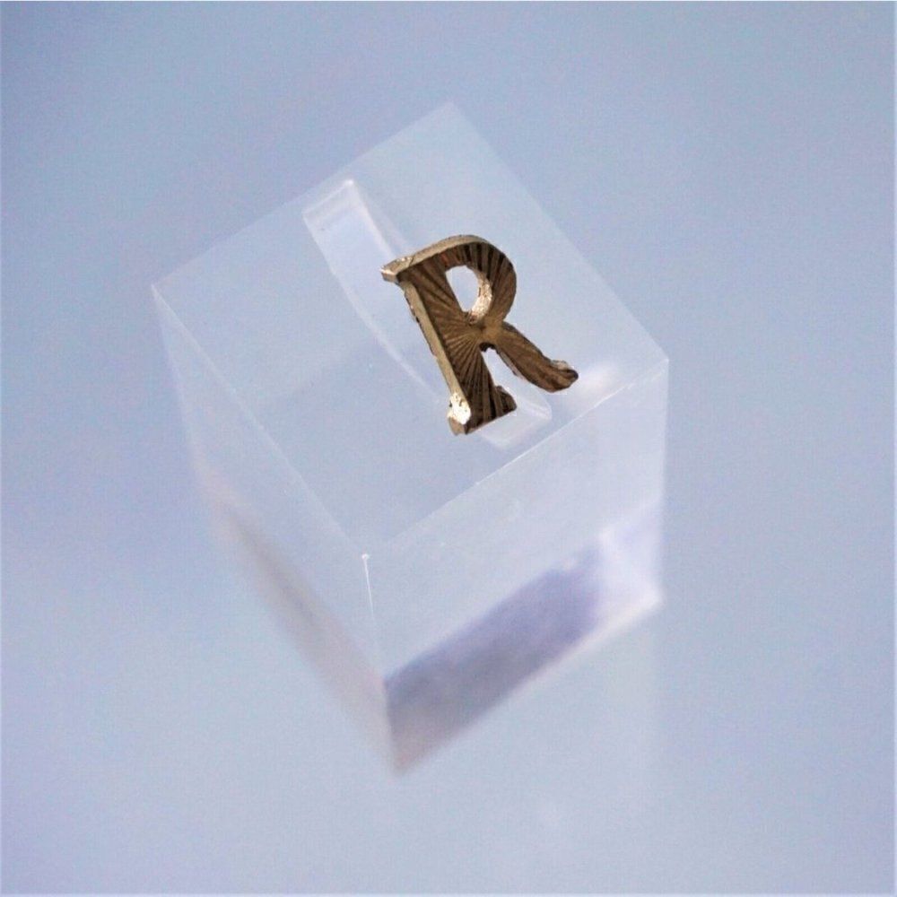 Letter R Initial Pin Tie Tack Lapel Gold Color Metal - Picture 2 of 4